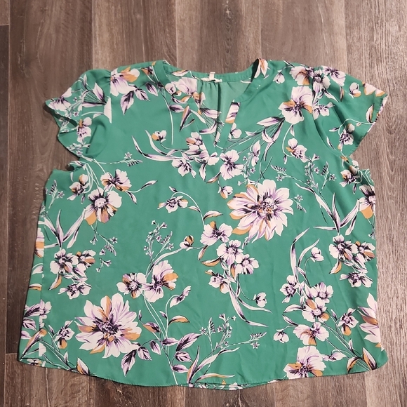 Maurices Tops - EUC MAURICES 4X FLORAL GREEN BLOUSE